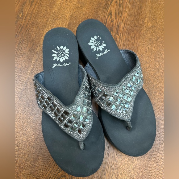 Yellow Box Thong Wedge Sandals size 6.5. Black with Rhinestone diamond studs. - Picture 2 of 4